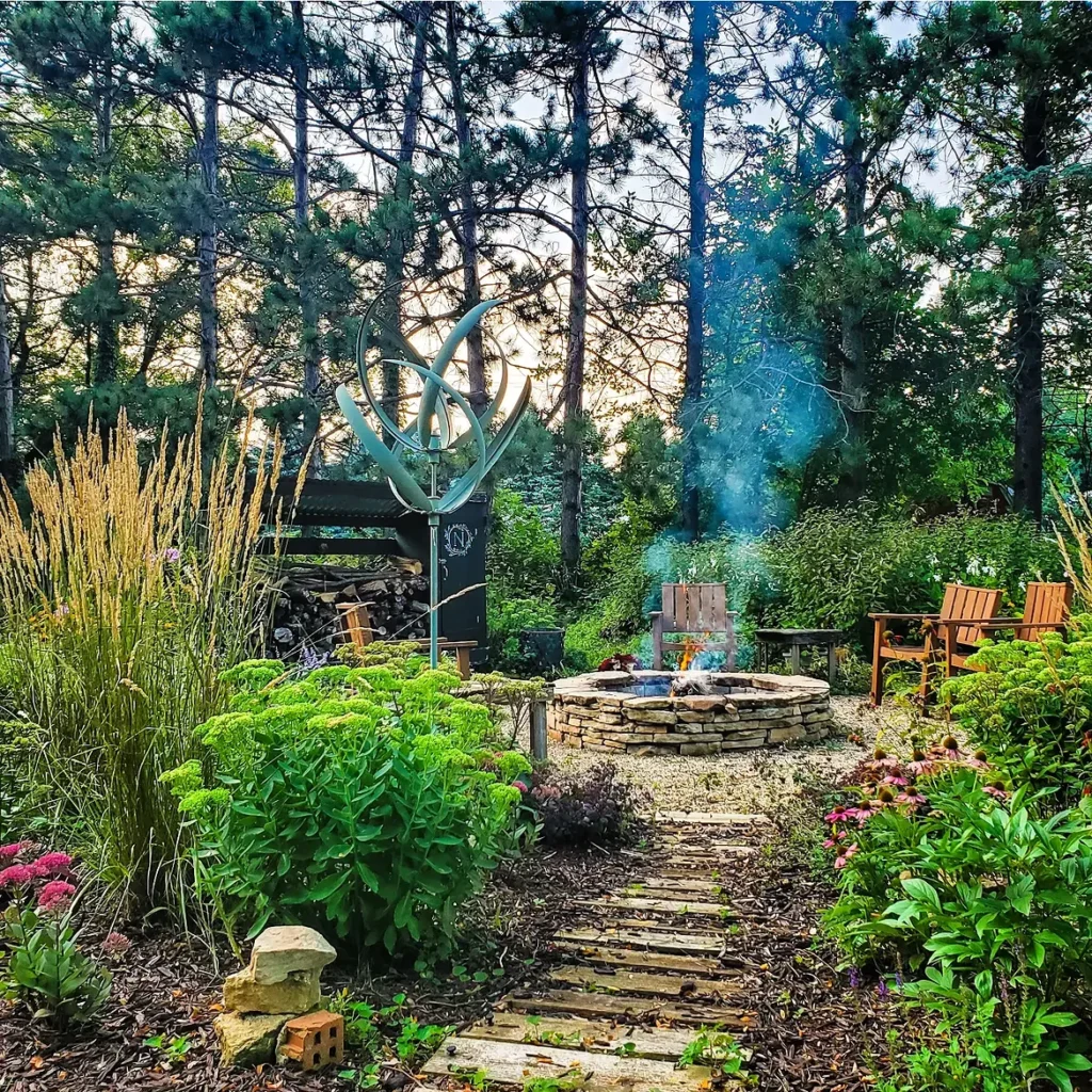 The Fire Pit Garden is looking lovely. This is my favorite time of year in this garden it look